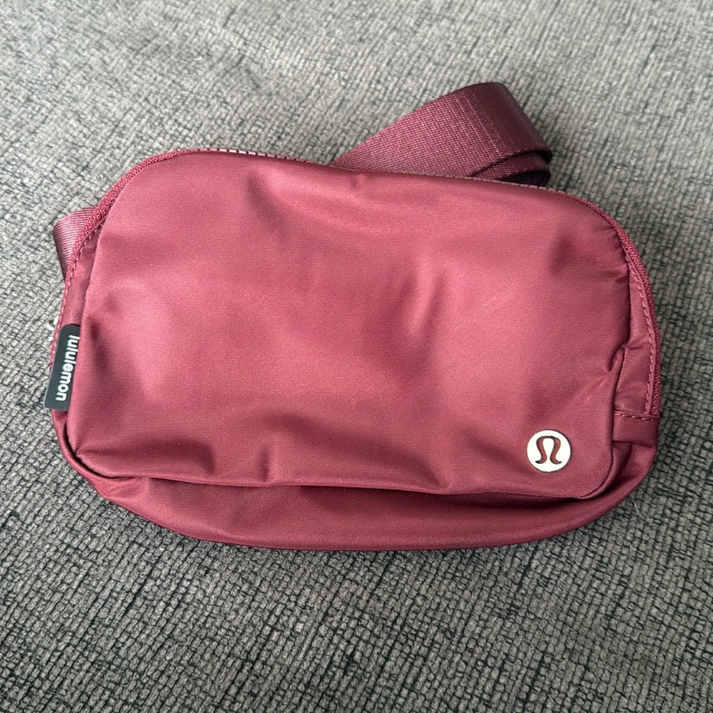NWT: Lululemon belt bag